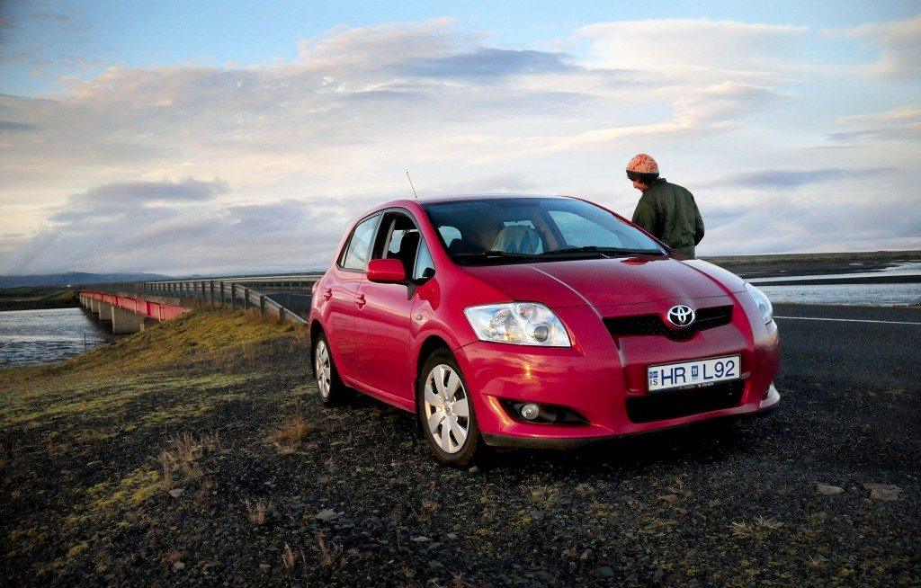 Renting-a-car-in-Iceland-smaller-1024x654